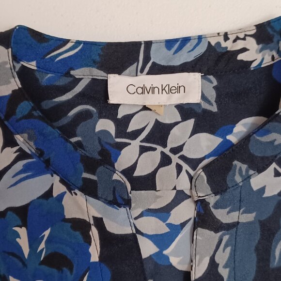Women's Calvin Klein Blue Hawaiian Button Up Shirt with No Care Tag and No Size - Picture 3 of 12